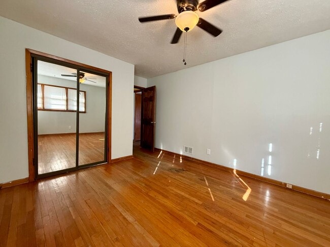 Building Photo - 2263 S Glendale St