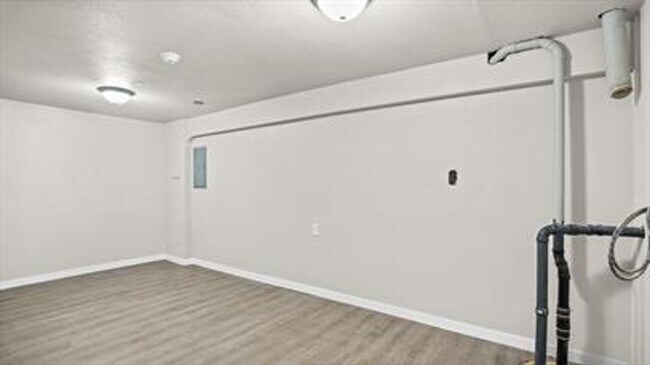 Building Photo - 10420/10422 E Mission Ave