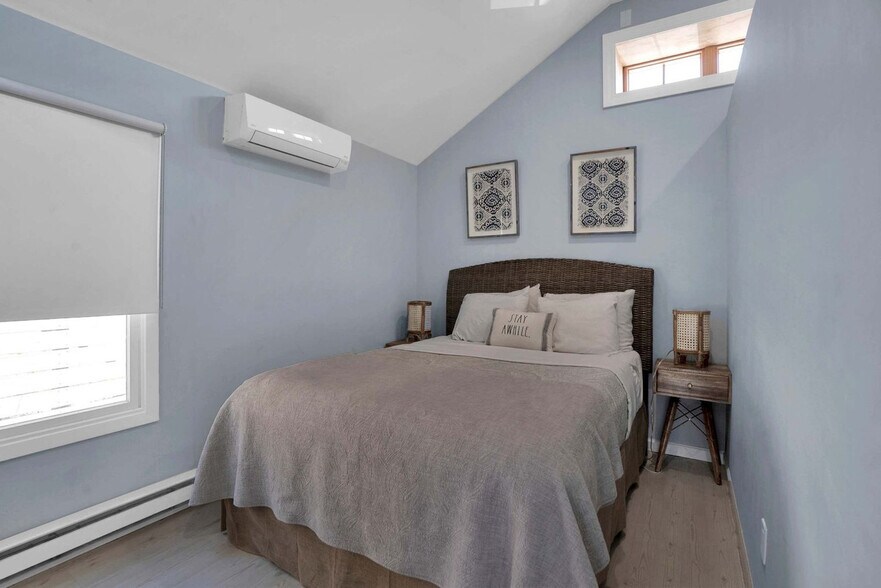 Building Photo - 4 Oak St