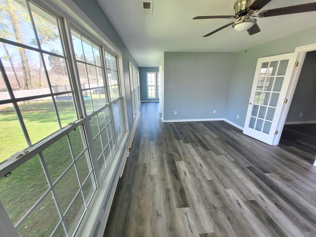 Building Photo - 2226 Windcrest Dr