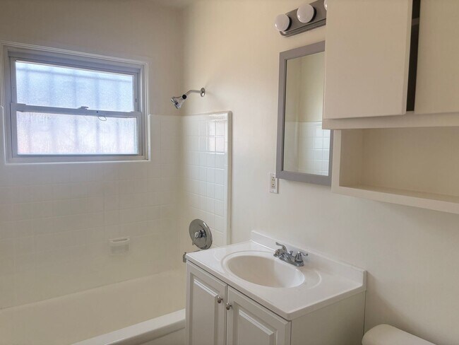 Building Photo - 2 bedrooms duplex in Chula Vista