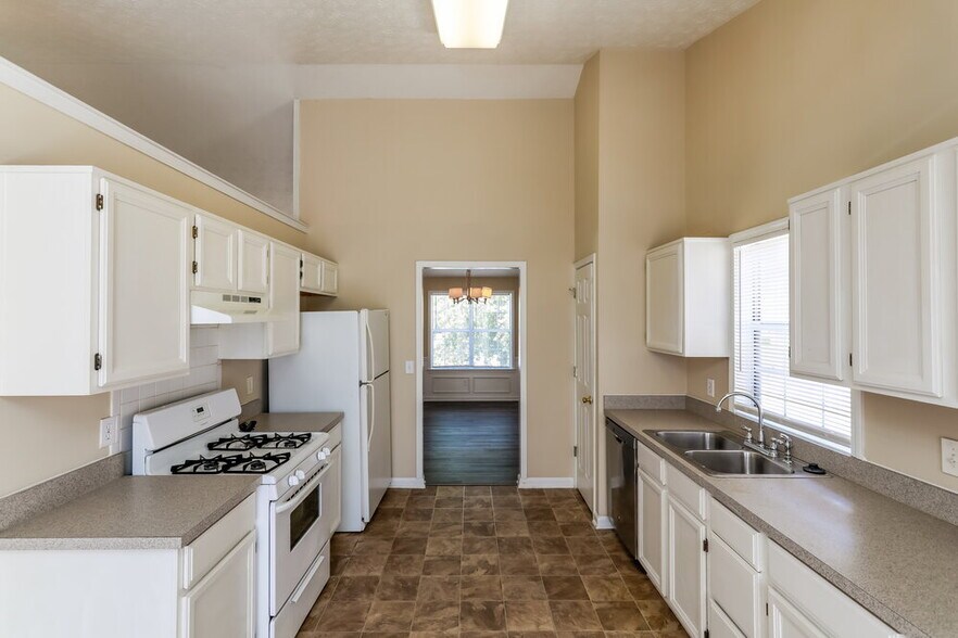 Building Photo - 1075 Omaha Dr