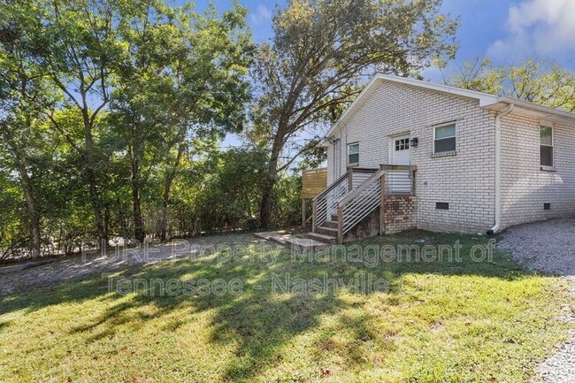 Building Photo - 622 Maplewood Ln