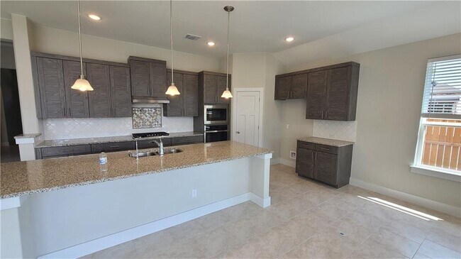 Building Photo - 2116 Palmera Ridge Blvd