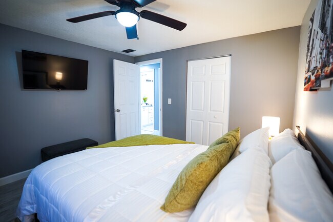 Building Photo - 8412 Westridge Dr