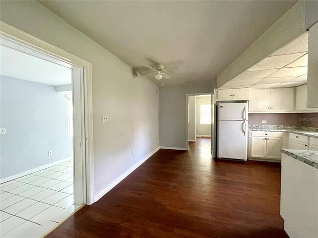 Building Photo - 409 1st Ave NE