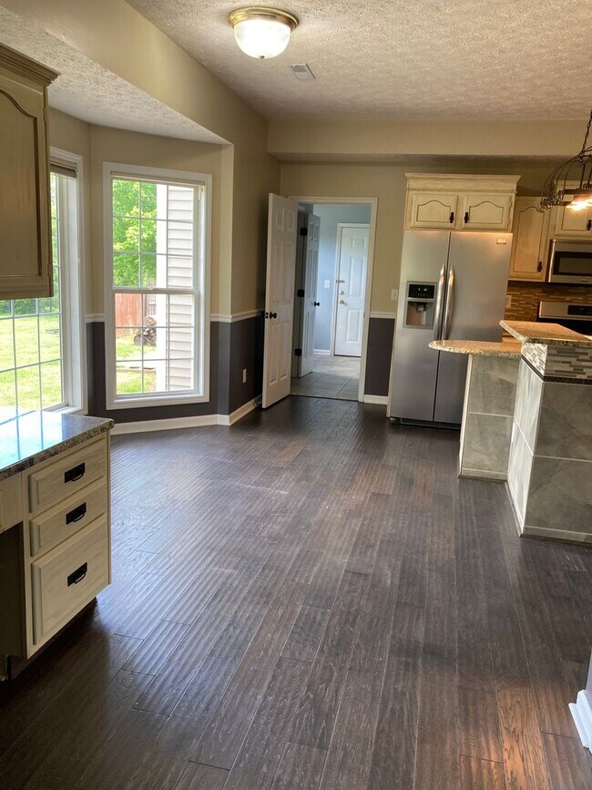 Building Photo - 564 Sunningdale Way