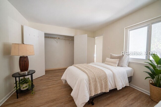 Building Photo - 141 Lamotte Dr