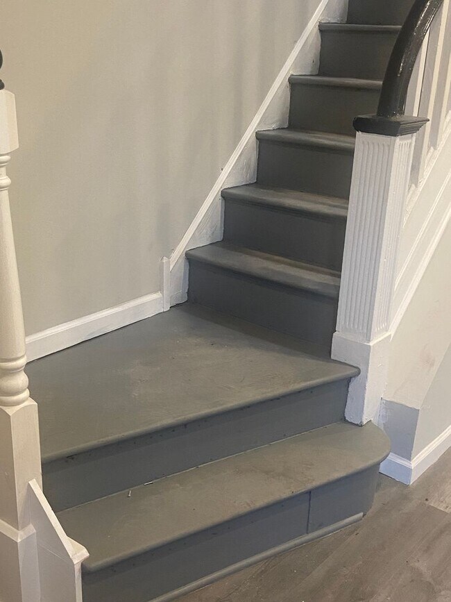 Building Photo - Remodeled Front Porch Row - Germantown