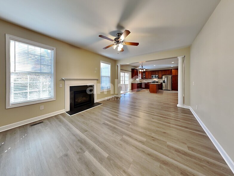 Building Photo - 1409 Lindenberg Sq