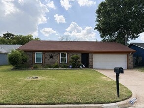 Building Photo - Awesome Freshly Renovated Arlington Home