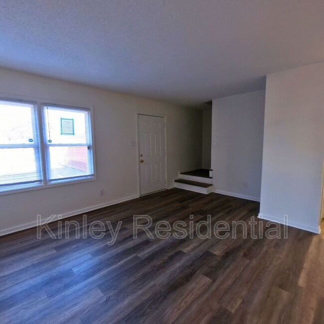 Building Photo - 613 Key St