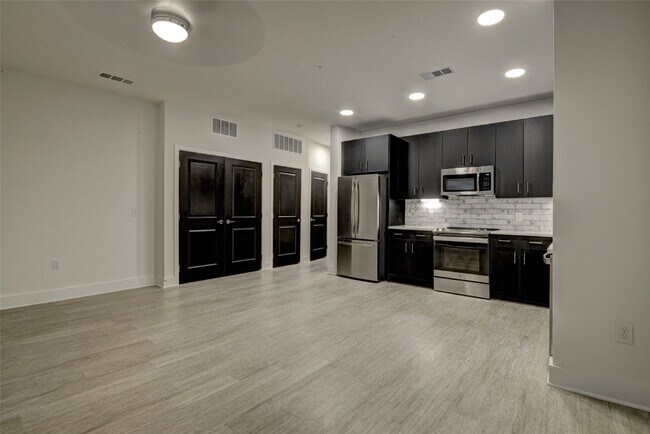 Primary Photo - 6400 Washington Ave