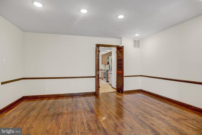 Building Photo - 2 Coldwater Ct