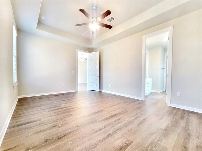Building Photo - 2000 Wilsons Warbler Dr