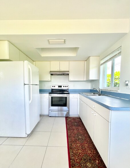 Building Photo - 623 92nd Ave N