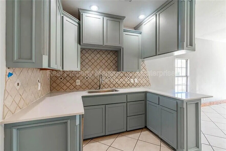 Building Photo - 3633 N Youngs Blvd