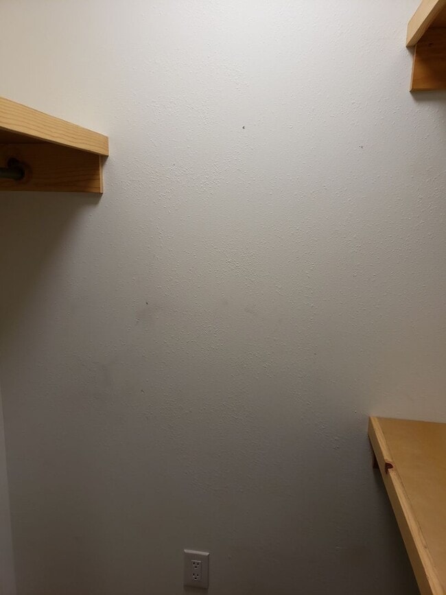 Building Photo - 1016 W 14th St