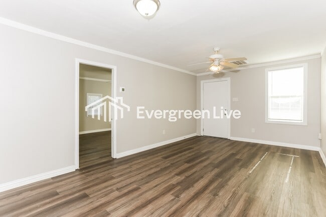 Building Photo - 8914 Cardella Ave