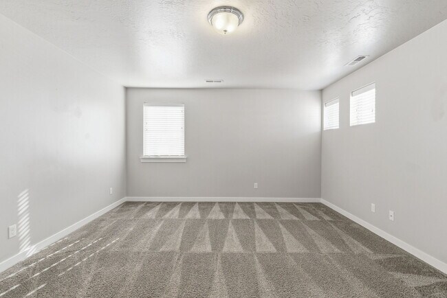 Building Photo - 9138 W Tillamook Dr