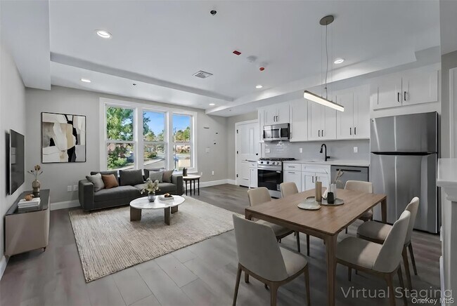 Building Photo - 110 School St