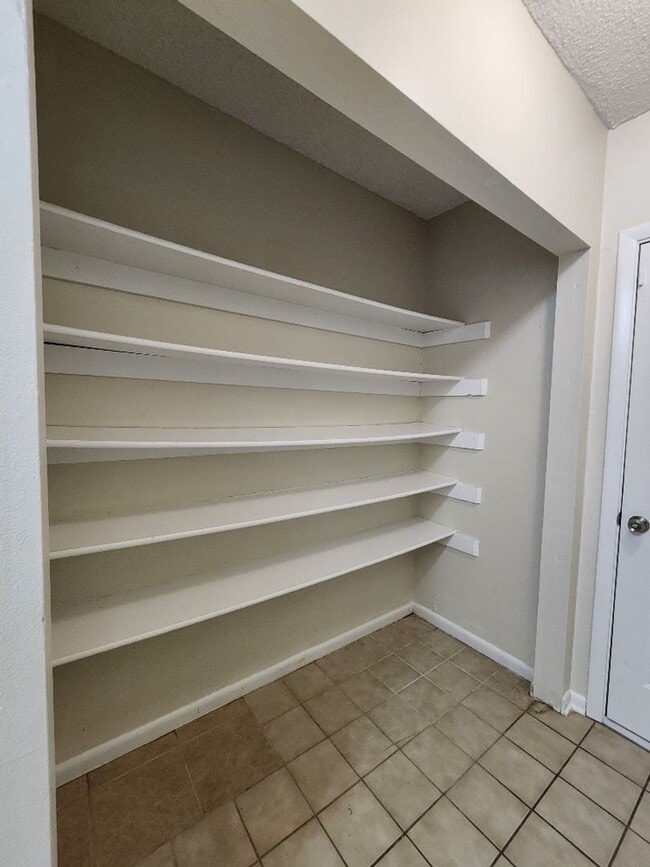 Building Photo - Gorgeous 3-Bedroom, 2.5-Bathroom Townhome in Winter Haven