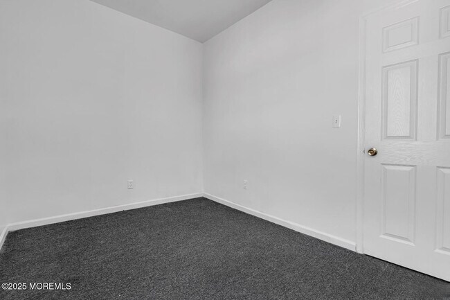 Building Photo - 720 Cortlandt St