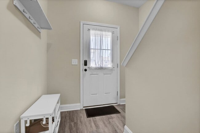 Building Photo - 424 Guppy Lp Rd