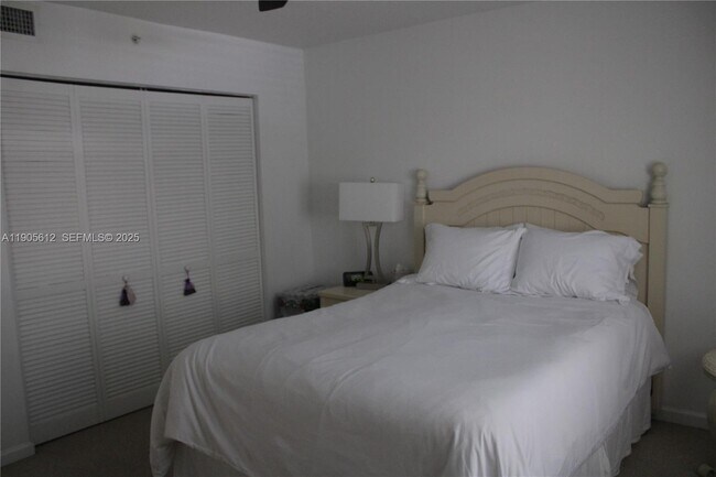 Building Photo - 519 E Sheridan St