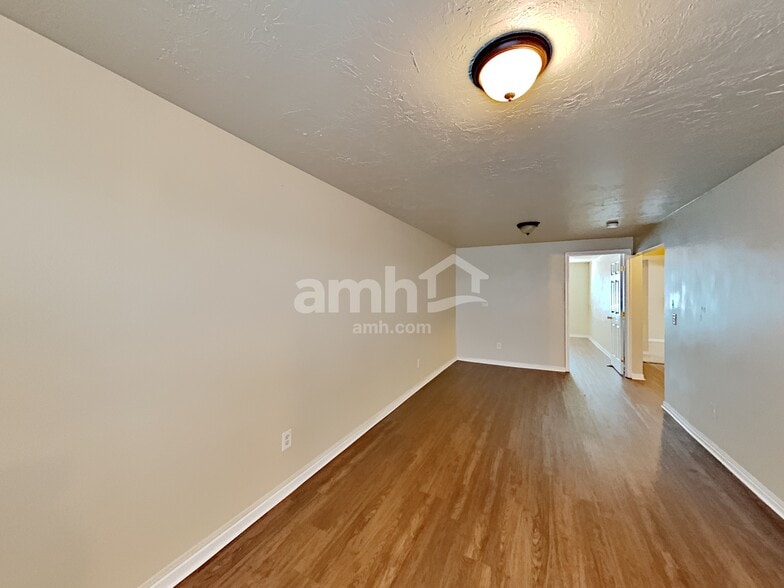 Building Photo - 6432 S High Bluff Dr