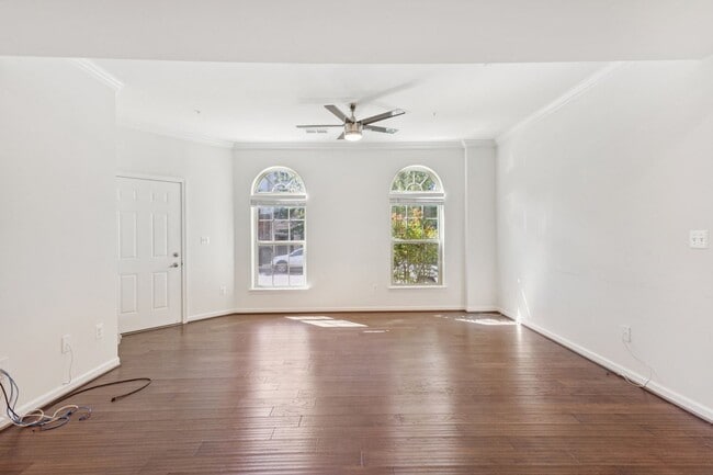 Building Photo - Welcome to this stunning 3-bedroom, 2.5-ba...