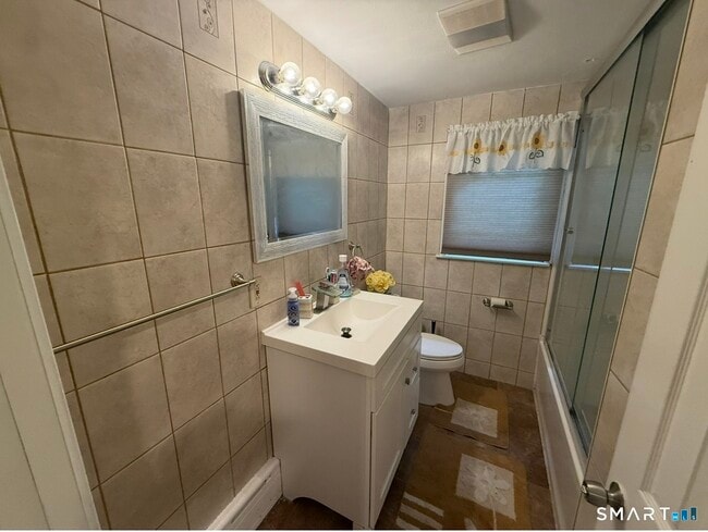 Building Photo - 16 Ledger St