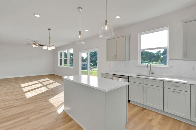 Building Photo - Beautiful 4BR 2.5BA Home w/ Full Appliance Kitchen • Garage Parking •