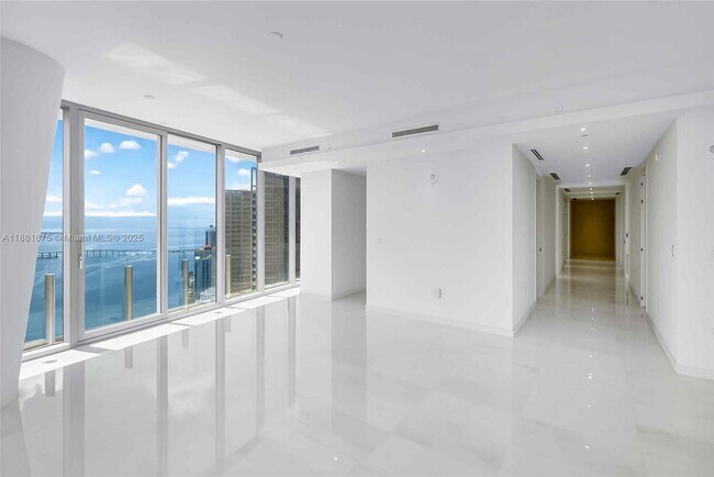 Building Photo - 300 Biscayne Blvd Way