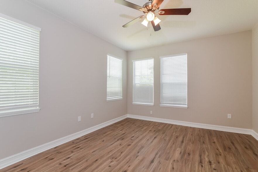 Building Photo - 3303 Primrose Willow Dr