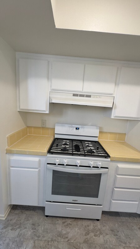 Building Photo - 135 N Swall Dr