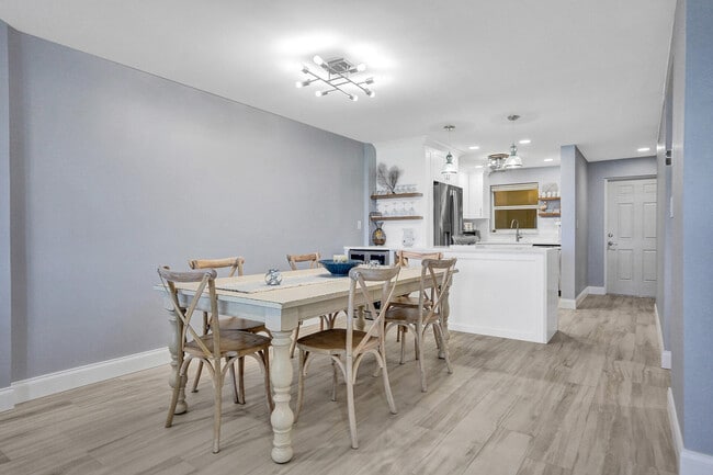 Building Photo - 1159 Hillsboro Mile