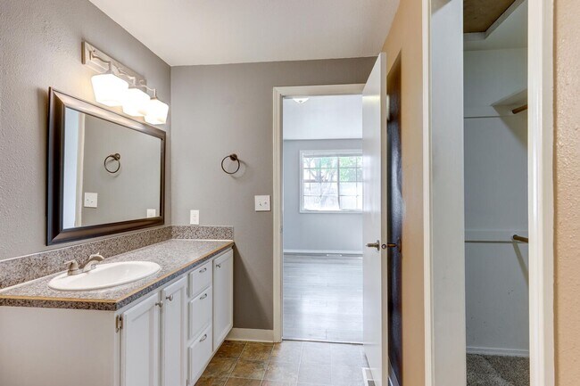 Building Photo - Desirable South East Boise Home for Rent -...