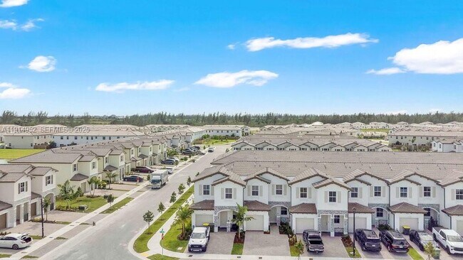 Building Photo - 2558 SE 27th Dr