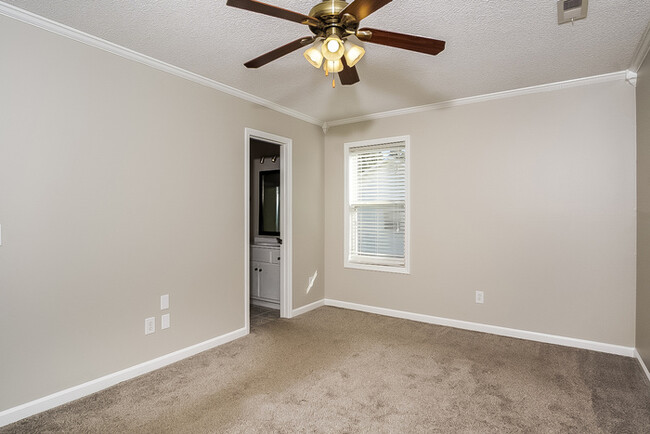 Building Photo - 3 Bedroom Huntsville Home