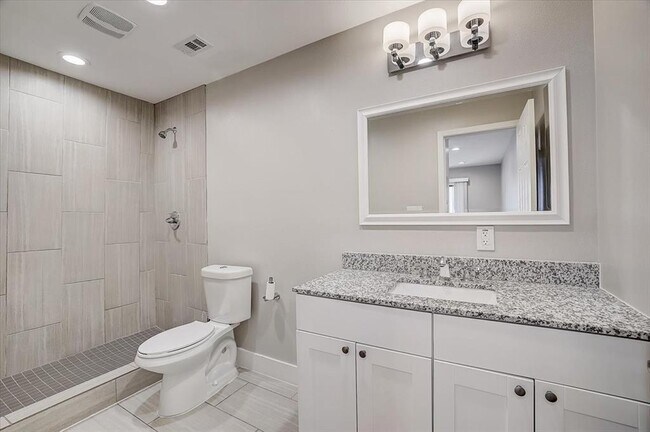 Building Photo - 935 La Posada Dr