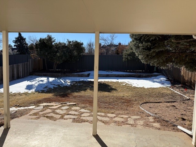 Building Photo - Modern finishes, spacious living, huge fenced backyard