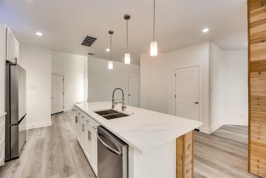 Building Photo - 1930 Shaw St