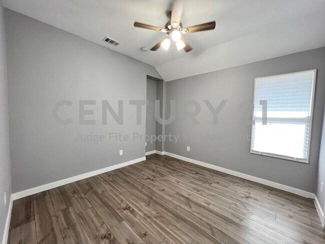Building Photo - Charming Like New 3/2/1 in Fort Worth For ...