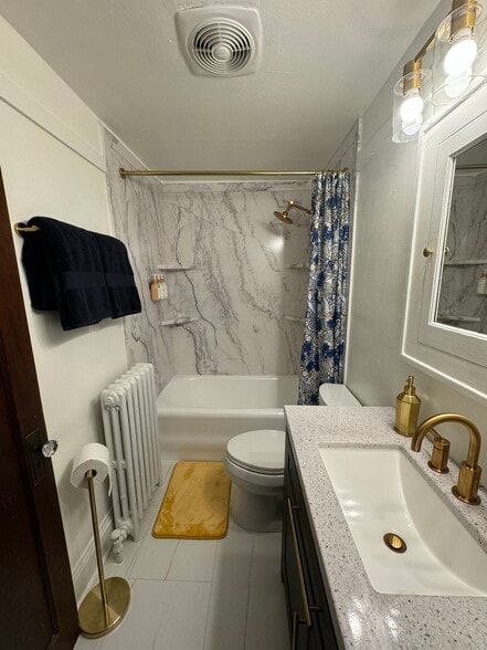 Bathroom - 821 E Pearson St