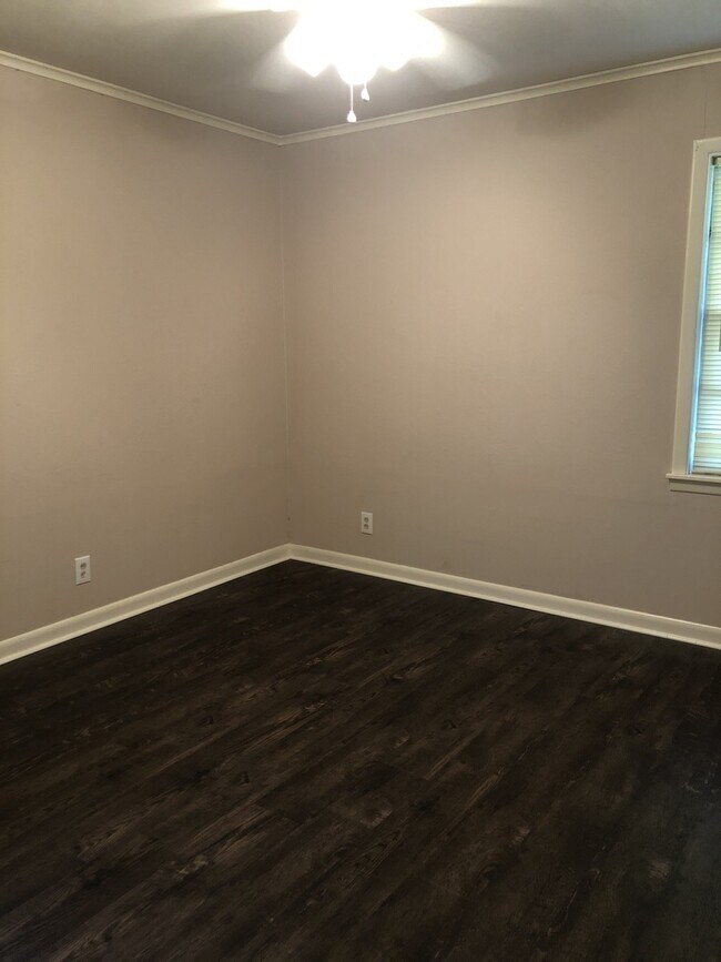 Building Photo - *3/2*SOUTHERN HILLS/SOUTHWOOD*FRESH PAINT*