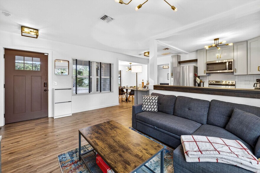 Building Photo - 1317 E Diana St