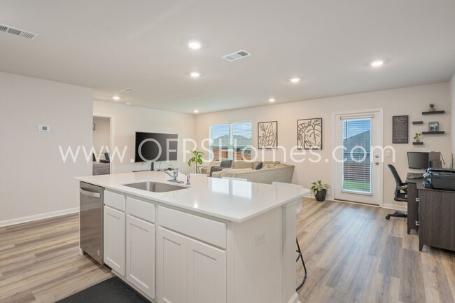Building Photo - Crestview 4bed/2bath