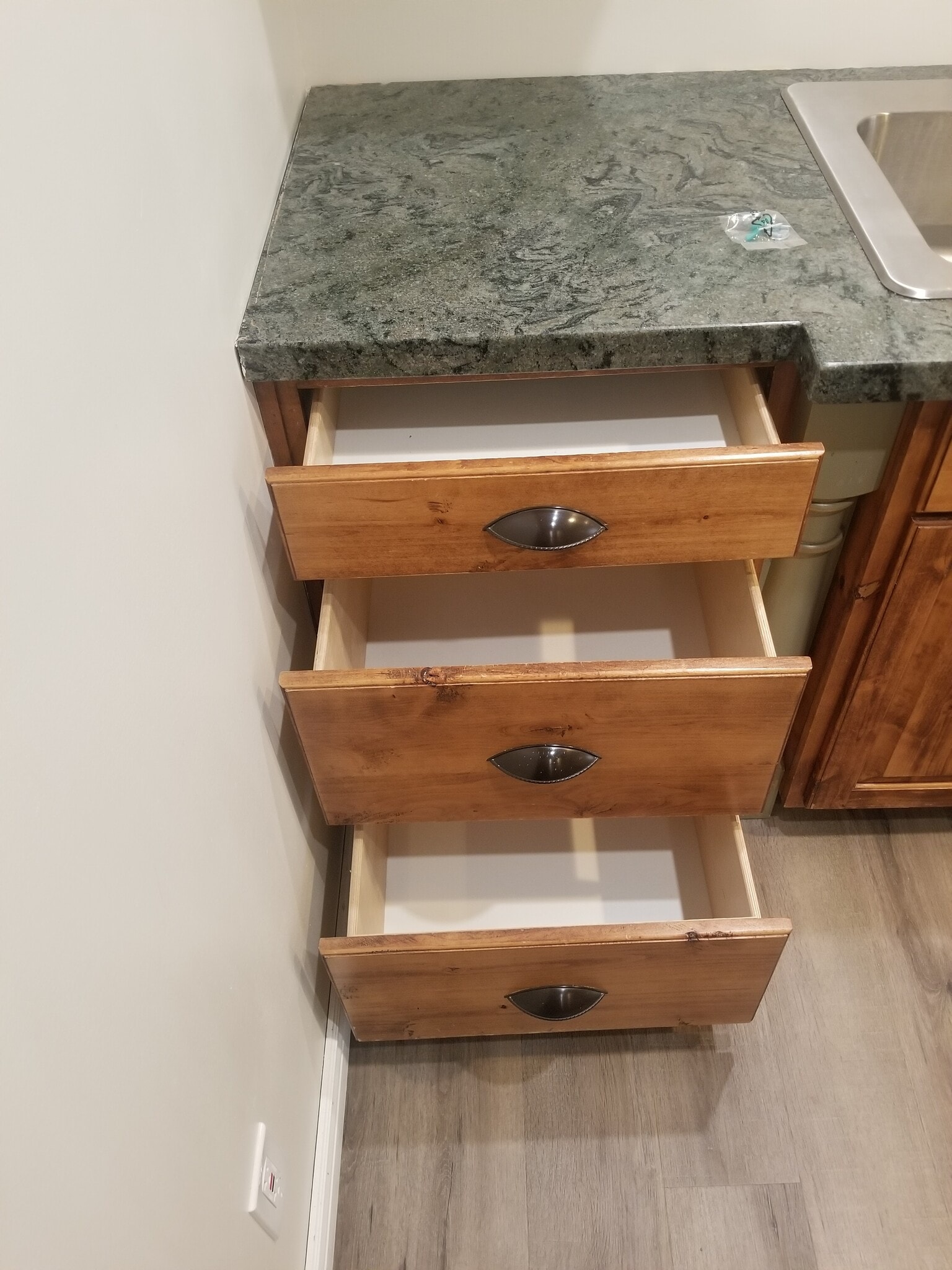 Kitchen Drawers (Corner) - 39 N Archmore St