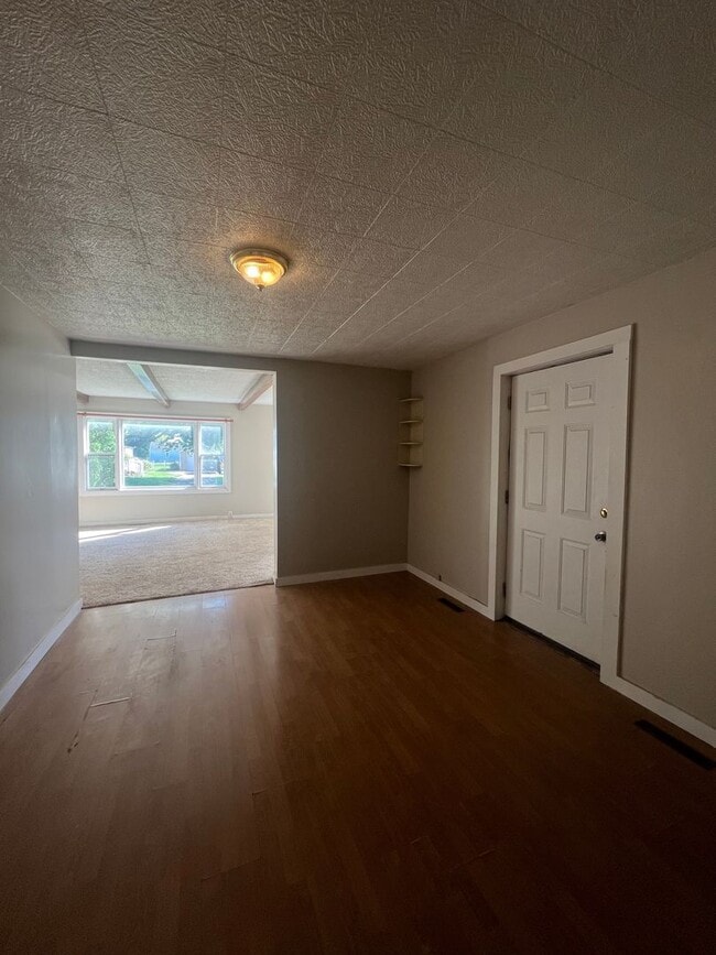 Building Photo - Spacious 4 Bedroom Hamilton, MI